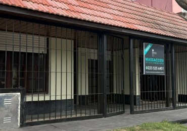 Casa con doble cochera